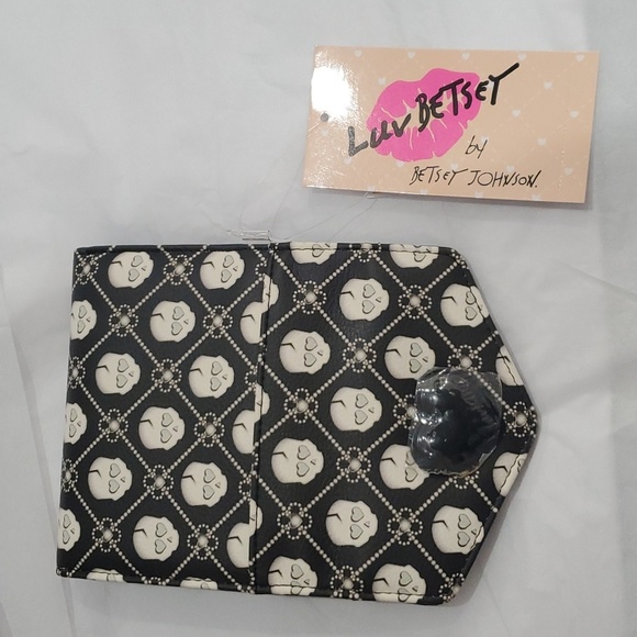 Betsey Johnson black white skull print heart shaped closure lock trifold wallet - Picture 2 of 12